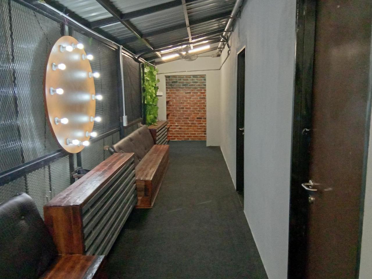 Bunker Hotel & Restaurant Kuala Lumpur Exterior foto