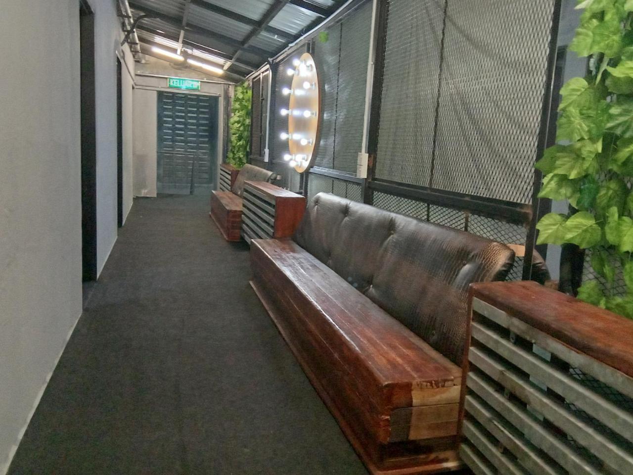 Bunker Hotel & Restaurant Kuala Lumpur Exterior foto
