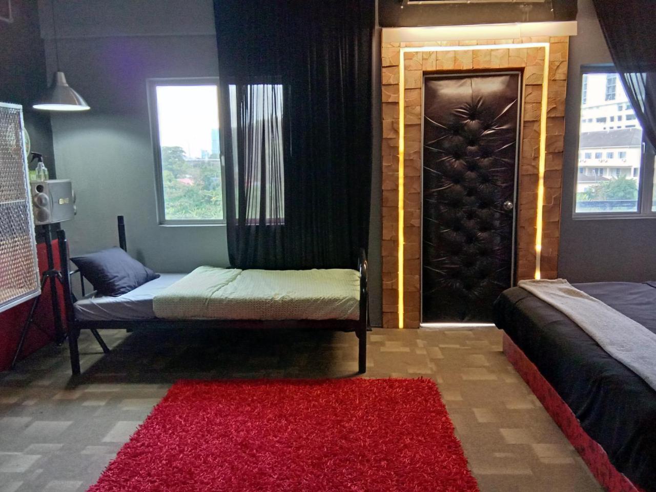 Bunker Hotel & Restaurant Kuala Lumpur Exterior foto